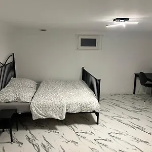 Calm Souterrain Appertment In Apartment Ratingen